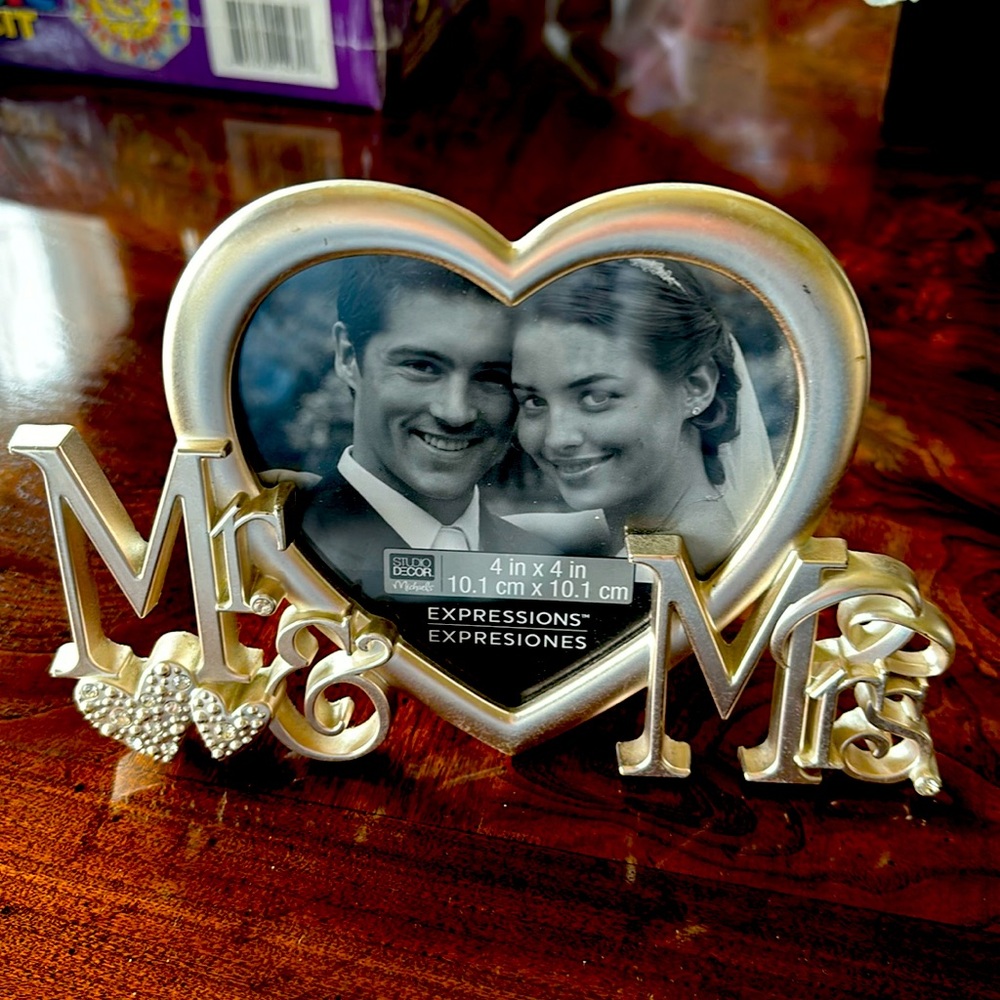 Mr. and Mrs. heart-shaped frame in platinum